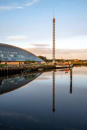 Glasgow Science Centre & Tower with the Waverly Paddle Steamer - JCP0625