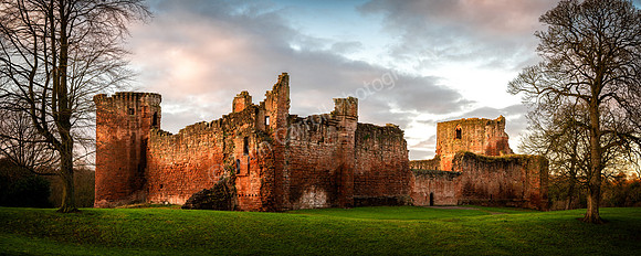 Bothwell Castle 09